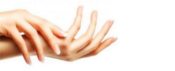 Astm ilalar, amfetamin gibi uyarclar, psikiyatrik hastalklarn tedavisinde kullanlan baz ilalar da ya etki olarak ellerde titremeye yol aabilir.