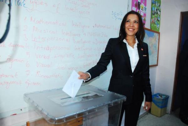 BOLU BELEDYE BAKAN ADAYI: MEHTAP ZCAN MISIRLIOLU