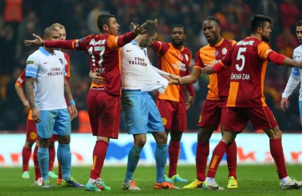 Onur K�vrak nas�l bir kalecidir. Adam efsane ma� oynam�� yine helal olsun...