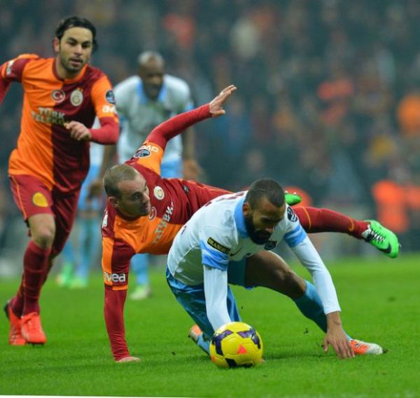 Onur olmasa Sneijder hat trick yapm��t�