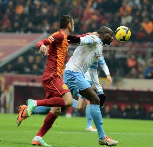 ligdeki en iyi ma��n� oynayan galatasaray ama ma��n y�ld�z� Onur K�vrak. ah be onur niye bug�ne denk geldin? yedin sneijderin hattrickini:))