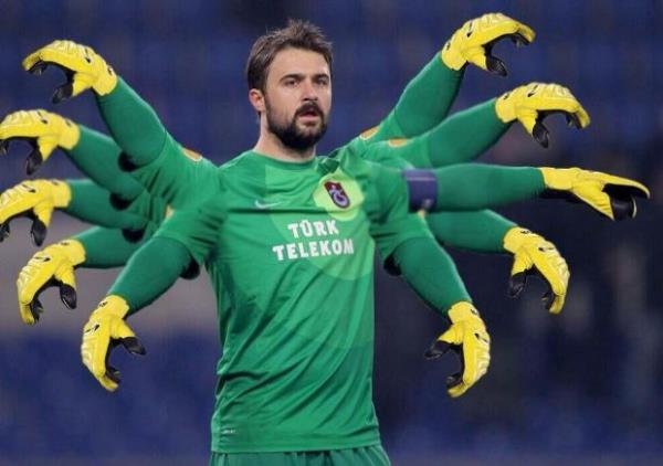 SON DAK�KA: Onur K�vrak'�n T�rk Telekom Arena'da hala kurtar�� yapt��� s�yleniyor..