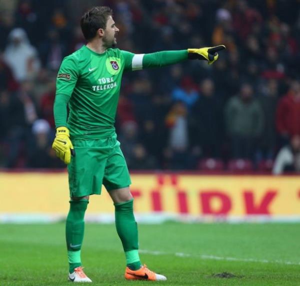 Onur K�vrak'a selam verdim, aaaa ben seni bi yerden ��kar�yorum dedi.