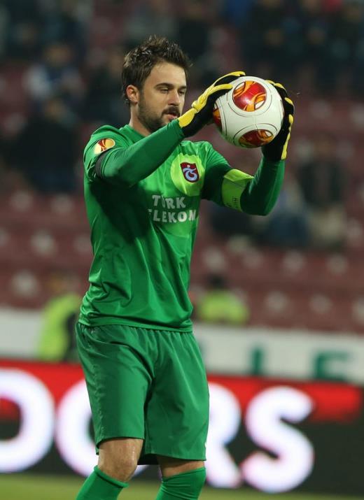 @ErdiTiryaki Az once ayagim takildi yere dustum ama onur beni de kurtardi,muthis refleksler tebrikler