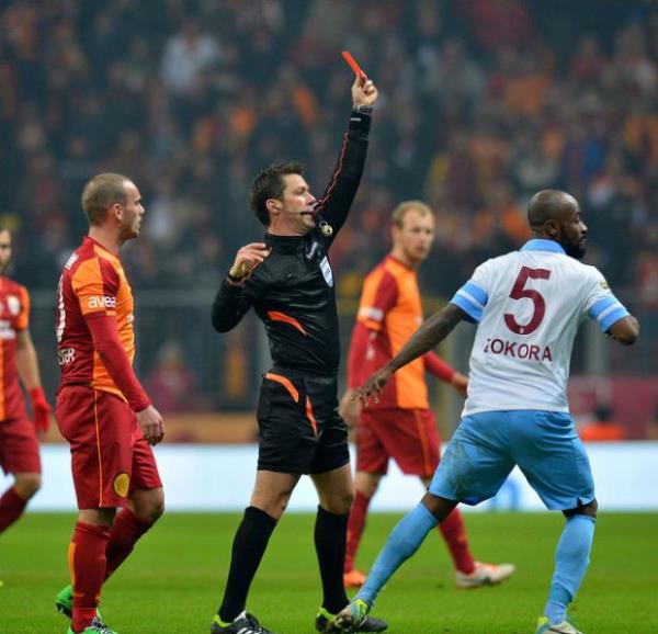 Sneijder ili�ki durumunu 'ya Onur yaa :\ ' �eklinde de�i�tirdi.