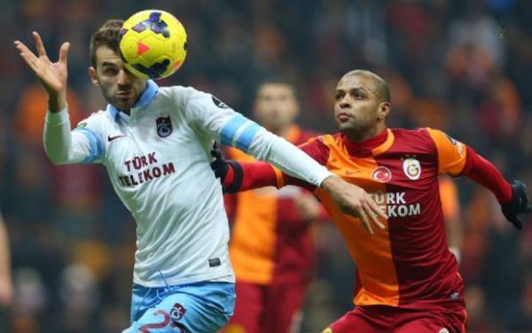 ben Wesley Sneijder'in �utuysam, g�zel k�zlar Onur K�vrak arkada�. gol olmas�na izin vermiyor bir t�rl�.