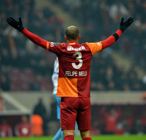 '-R�va�ata ile topu uzakla�t�rmaya �al��an G�khan Zan... ' dedi sand�m