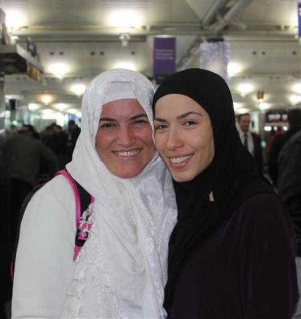 G�lben Ergen, �ntizar, Burcu G�ne�,Bedia Akart�rk ve k�z� Umre ziyareti i�in kutsal topraklara gittiler