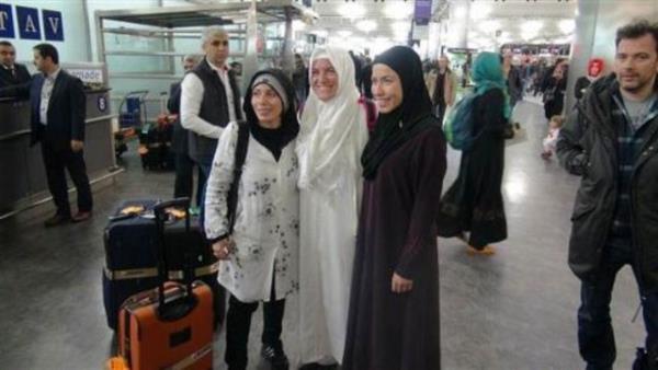 G�lben Ergen, �ntizar, Burcu G�ne�,Bedia Akart�rk ve k�z� Umre ziyareti i�in kutsal topraklara gittiler