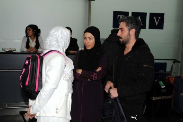 G�lben Ergen, �ntizar, Burcu G�ne�,Bedia Akart�rk ve k�z� Umre ziyareti i�in kutsal topraklara gittiler