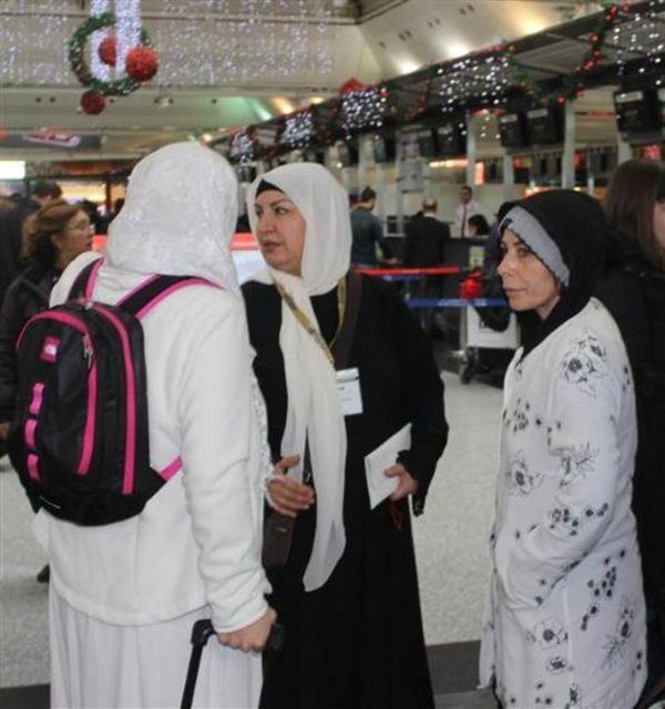 G�lben Ergen, �ntizar, Burcu G�ne�,Bedia Akart�rk ve k�z� Umre ziyareti i�in kutsal topraklara gittiler