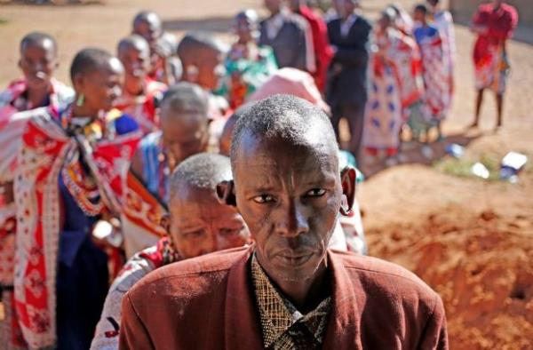 <p><b>Mart</b></p>  Kenya'n�n Magadi kentinde oy vermek i�in bekleyenler