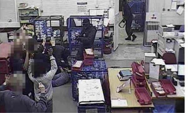 <p><b>SECURITAS SOYGUNU:</b></p>   21 - 22 Ocak 2006 tarihleri aras�nda �ngiltere'nin Kent b�lgesindeki �sve�li �irket Securitas'a ait depodan �53,116,760 �al�nmas�yla ger�ekle�en Securitas Soygunu, d�nya tarihine damgas�n� vurdu.