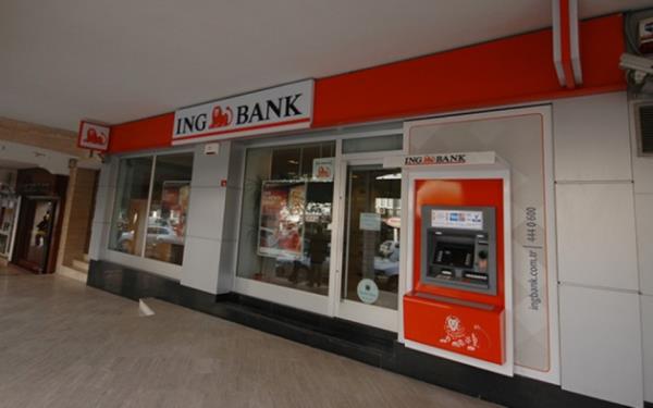 <p><b>ng Bank 15 yeni ube</b></p>  Trkiye'de 72 ilde 331 ubesi ve 5.790 personeli bulunuyor. 2013 ylnda 14 yeni ube aan, bunun yan sra 20 ubesini de yeni konseptine gre yenileyen banka, 2013 ylnda 1.500 un zerinde kiiyi ie ald. 2014 ylnda 15 yeni ube al yapacak olan ING Bank alan ubeler iin almlara devam edecek. Ayn zamanda genel mdrlk ve Kahramanmara operasyon ve ar merkezi iin almlar srdrecek. Kahramanmara'ta 150 civar olan alan says 2014 sonunda 400'n zerine kacak.