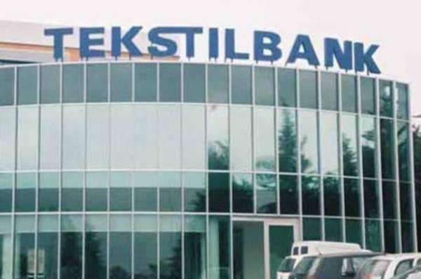 <p><b>Tekstilbank 140 kii</b></p>  u anda 44 ubesi ve toplam 861 alan var. 2013'te yeni ube amayan banka, ayrlan personelin yerini doldurmak amacyla 144 ie alm gerekletirdi. 2014'te yeni ube ama plan u anda yok ama yine ayrlan personelin yerine ie alm yaplacak. Bu rakamn da geen yl gibi 140 civarnda olaca tahmin ediliyor. 2014'te yaklak 70 kiinin terfi edecei ngrlyor.