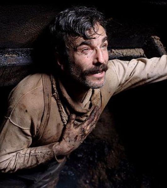 <p><b>Daniel Plainview</b></p>  There Will Be Blood filminde, Daniel Day-Lewis' in canlandrd Daniel Plainview karakteri...