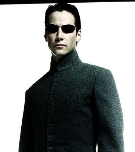 Keanu Reeves'in canlandrd Neo karakteri, mesih ilan edilmi ve gzlerinin kr olmu olmasyla Frank Herbert'n Muad Dib'ine benzerliiyle dikkati eken, youn tartmalara yol aan Matrix kahramandr...