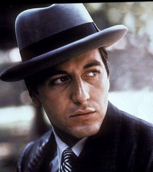 Godfather 2 filminde Al Pacino'nun canlandrd Michael Corleone karakteri yine sinema tarihinin ar karakterlerindendir...