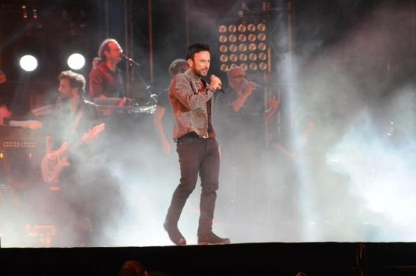 Kbrs otellerinin ylba cretini az bulan Tarkan'a bir kez daha Bak yolu grnd.