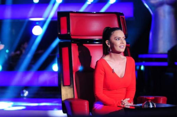 Ei Reza Zarrab'n tutuklanmasndan sonra 'O Ses Trkiye'de programna kp kmayaca merak konusu olan Ebru Gnde kararn verdi.