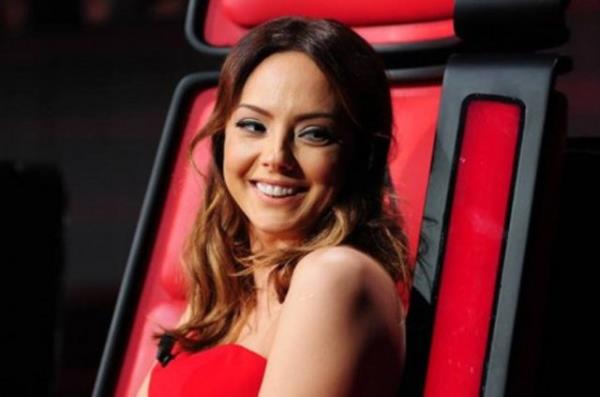 Ylbanda Kbrs'taki Nuh'un Gemisi'nde sahne alacak olan Gnde'in buradaki konser program da belirsizliini koruyor.