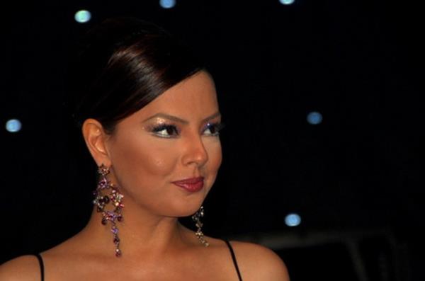 Ebru Gnde'i dinlemek isteyenlerin konaklamayla birlikte kii bana 3 bin 375 lira dedii otelde bo yer kalmad. Sanat konserini vermedii takdirde otel yetkilileri tazminat davas aacak.