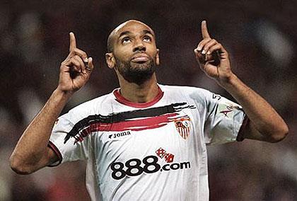 <b>Fredrick Omar Kanoute:</b> Son olarak "Cami satn alan futbolcu" haberiyle adn duyurdu. Mali Milli Takmnn forveti. Uzun boyu ve vcudunu etkili kullanmasyla 'yrtc forvet' tipini tam anlamyla temsil eden biri. spanya'daki Mslman futbolcularn yaad 'oru krizi' ve Sevilla'nn forma reklamlarnda yer alan internet bahis sitesi reklamna yapt muhalefetle Mslman kamuoyunun beenisini kazand.
