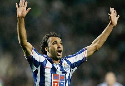 <b>Tark Sektioui:</b> Fas Milli Takm'nda da grev alyor. Forveti besleyen kanat aknlar ve umulmadk anda fileleri havalandrmasyla vazgeilmez bir eleman.