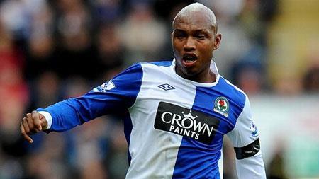 <b>El Hadji Diouf:</b> 2002'de, kendilerini yllarca smren Franszlardan intikamnn bir blmn yeil sahalarda alan Senegal Milli Takm'nn gol silah olarak Avrupa kulplerinin akln eldi.
