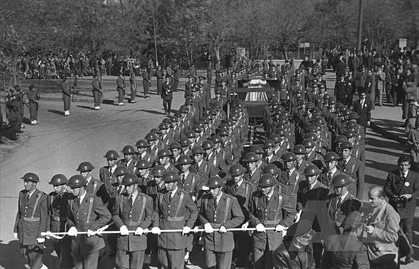 'Dolmabahe'den Antkabir'e'' Mustafa Kemal Atatrk'n son yolculuunu anlatan fotorafar...