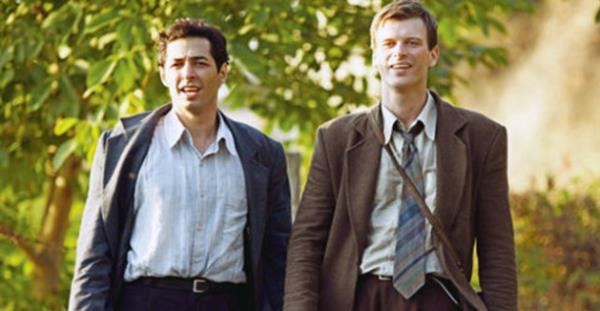 <p><b>80 NCESNDE SEYRC 60 MLYONU AIYORDU</b></p>   1980 ncesinde, sinemalara giden biletli izleyici saysnn 60 milyonu at tahmin ediliyor. Bu veriler dorultusunda 2013 ylnda ulalan bilet sat says toplamna rekor demenin doru olmayaca, ancak 50 milyona merdiven dayayacak bu toplamn 1980'den bu yana elde edilen en yksek toplam olduu bildiriliyor.