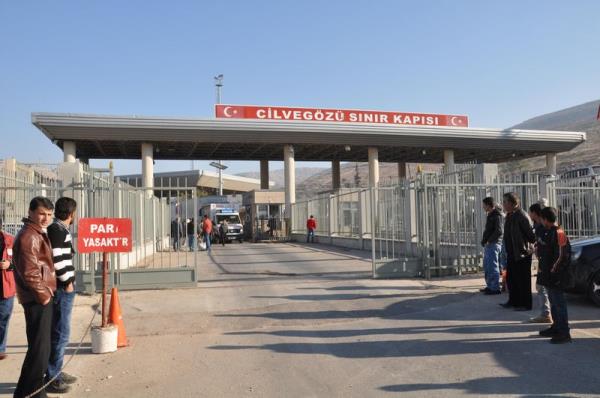 <p><b>ubat ay terr saldrlarna sahne oldu</b></p>    Trkiye, ubat aynda ABD'nin Ankara Bykelilii ve Cilvegz Snr Kaps'ndaki patlamalarla sarsld. DHKP-C terr rgt mensubu Ecevit anl, ABD Bykeliliinin ziyareti giri kaps nnde zerindeki bombay patlatt.