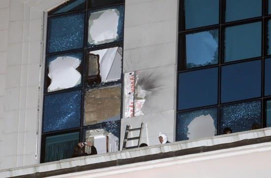 "zm sreci" kapsamnda, terr rgtnce eitli tarihlerde karlan 8 kamu grevlisinin serbest brakld mart aynda, Diyarbakr'daki Nevruz kutlamalarnda, terr rgt eleba Abdullah calan'n mral cezaevinden gnderdii mesaj Trke ve Krte okundu. calan, terr rgt PKK yelerinin lkeyi terk etmesi arsnda bulundu.