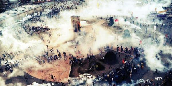 <p><b>Gezi Park odakl gelimeler</b></p>    Taksim Gazi Park'ndaki aalarn kesilmesi nedeniyle eylem yapanlara polisin mdahalesini protesto edenlerin balatt gsteriler, haziran aynda Trkiye geneline yayld. Trkiye'ye gndemini uzun sre megul eden gsteriler srasnda, bu ay iinde 2 gsterici ve 1 polis hayatn kaybetti, bine yakn eylemci yaraland.