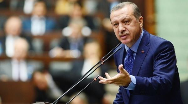 <p><b>Demokratikleme paketi akland</b></p>    Babakan Recep Tayyip Erdoan, eyll ay son gnnde demokratikleme paketini dzenledii basn toplantsyla aklad. Pakette, siyasi partilere devlet yardmnn kapsamnn geniletilmesi, nefret suu ve ayrmclkla etkin mcadele, zel okullarda farkl dil ve lehelerde eitimin nnn almas gibi nemli dzenlemeler yer ald.