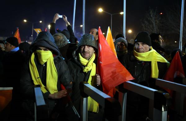 Babakan yobazlara meydan okudu.