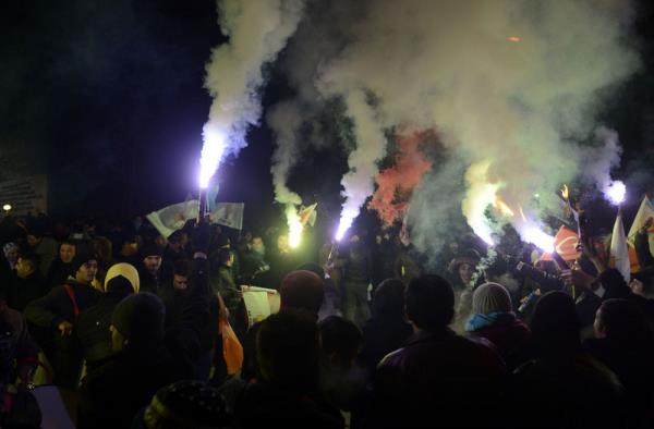 Duas kabul olan kullarn hrmetine Babakanmz DualarlaKarlyoruz