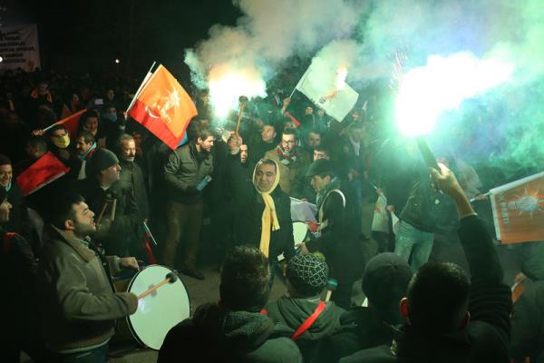 Ve artk kyoruz byk bir sefere yolculuumuzda dual bir reis var Babakanmz DualarlaKarlyoruz