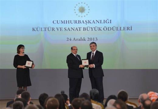 <b>Prof. Dr. Bekir Karla:</b> Belgesel dalnda, 'Batya Akan Nehir' belgeseli ile insanlk tarihinin Dou'dan Bat'ya yryn gl bir grsellik ve zengin bir anlatmla aktarmadaki baars ve bu dorultuda medeniyetler aras uzlaya getirdii bak alar iin.