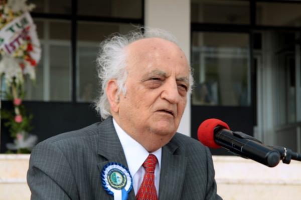 <b>Prof. Dr. Fuat Sezgin:</b> slam bilim ve teknoloji tarihi alannda yapt almalardan dolay.