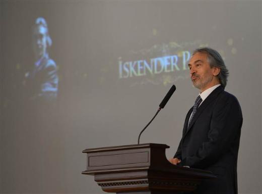 <b>Prof. Dr. skender Pala:</b> Trk edebiyatnn geni kitlelerce benimsenmesine ve toplumda kltr tarihine ynelik ilginin olumasna salad katklar iin.