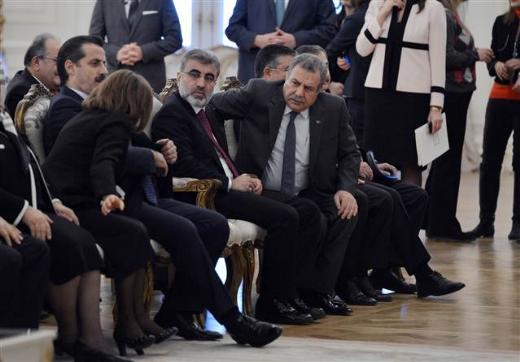 Onun kurduu insanlk dne, deitirmek istedii ve zledii dnyaya bu dlle tek bir admla yaklayorsak bundan eim adna da kendi adma da onur duyarm. Bu nedenle ben bu dl onun deerlerini, bu topraklarda yaam ve onun gibi incitilmi, krlm tm kadim kltrlere eim ahsnda bir vefa selam olarak alglayp 'Aleykmselam', bizden de 'merhaba' demeye geldim.'' diyerek, dln insanlar demokrasiye bir adm daha yaklatrmas temennisinde bulundu.