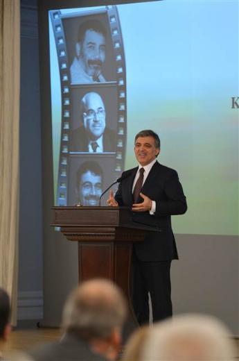 Ahmet Kaya'nn bu lkenin bir yurtta ve sanat adam olduunu vurgulayan Glten Kaya, ''Sanrm bu dln en artc yan da buydu.'' diyerek, sz susturulmu ve kalbi incitilmi bir sanat insan dedii Ahmet Kaya'nn Paris'te paylat grleri dile getirdi.