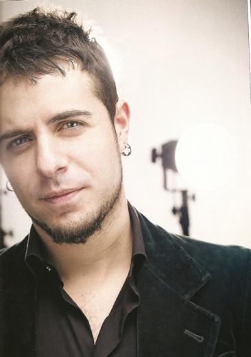 <p><b>Emre Aydn</b></p>    <b>Twitter ad:</b> @emreaydin     <p><b>Takipi Says:</b> 1 milyon 748 bin 752</p>