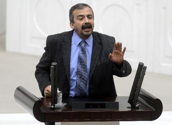 BDP stanbul Milletvekilleri Srr Sreyya nder ve Sebahat Tuncel ile BDP Mersin Milletvekili Erturul Krkc, partilerinden istifa etti.