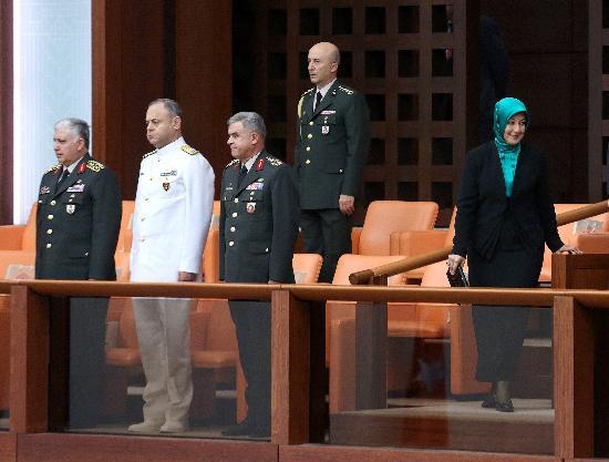 Gl'n konumasn, ei Hayrnnisa Gl ilk kez TBMM Genel Kurulu'ndaki locadan izledi.