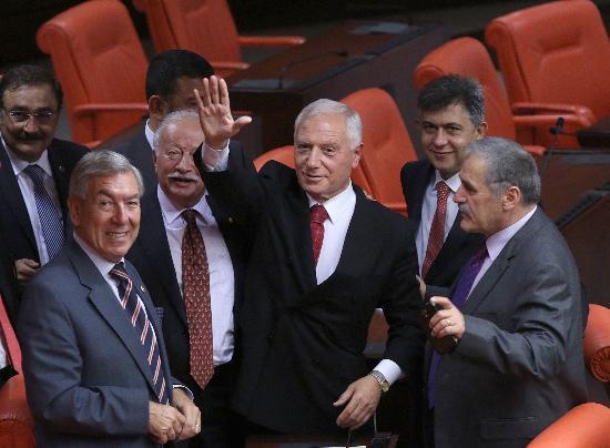 Ergenekon Davas'ndan tahliye edilen CHP Zonguldak Milletvekili Mehmet Haberal, TBMM Genel Kurulu'nda yemin ederek greve balad.