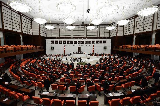 AK Parti, zm srecine ilikin TBMM'de aratrma komisyonu kurulmas iin nerge verdi. CHP ve MHP, komisyona ye vermeyeceklerini aklad. Komisyon, almalarn AK Parti ve BDP'li milletvekillerinin katlmyla yrtt.