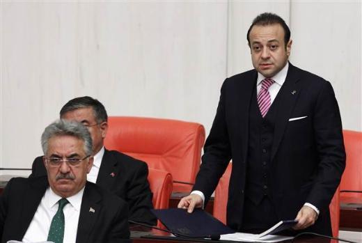 TBMM Genel Kurulu'nda 2014 Bte Tasarsnn son gn yaplan grmeleri, "yolsuzluk ve rvet operasyonu" nedeniyle gergin geti. Muhalefet milletvekilleri nce "O bakanlar nerede?" diye bard. Daha sonra da almalara katlan Avrupa Birlii Bakan Egemen Ba'n salondan kmas iin protesto ettiler. Hkmeti 10 bakann temsil ettii grmelere, Babakan Tayyip Erdoan katlmad.