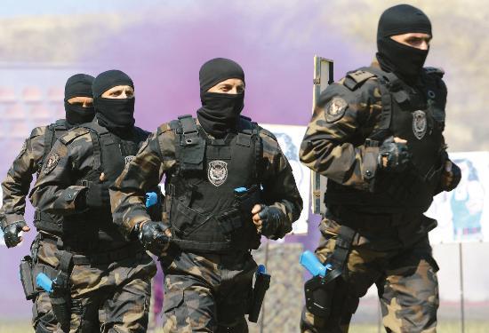 Irak'n kuzeyinden Trkiye'ye ynelik terr saldrlarna kar snr tesi harekatla ilgili Hkmet'e verilen yetkinin sresinin bir yl daha uzatlmasn ngren Babakanlk Tezkeresi, TBMM Genel Kurulu'nda kabul edildi.